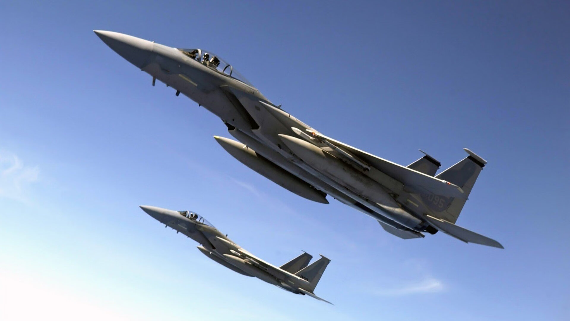 中前场控球点重叠是否导致节奏冲突问题，控球前锋打法