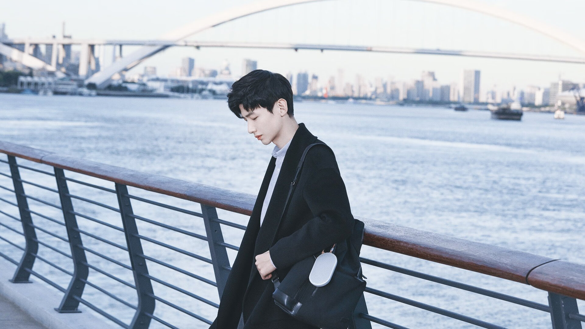 爱游戏登录入口-赛季中段阵容轮换加快主力保持状态替补积累实战经验，季后赛轮换