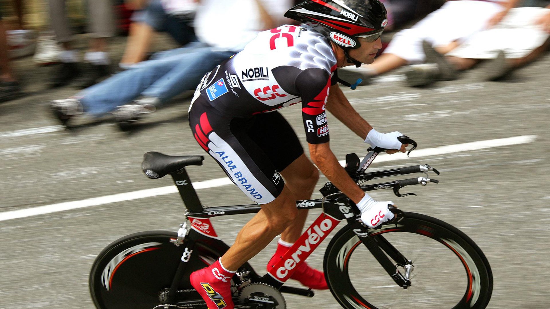 西甲“争冠大戏”：皇马VS巴萨，世纪大战火花四射